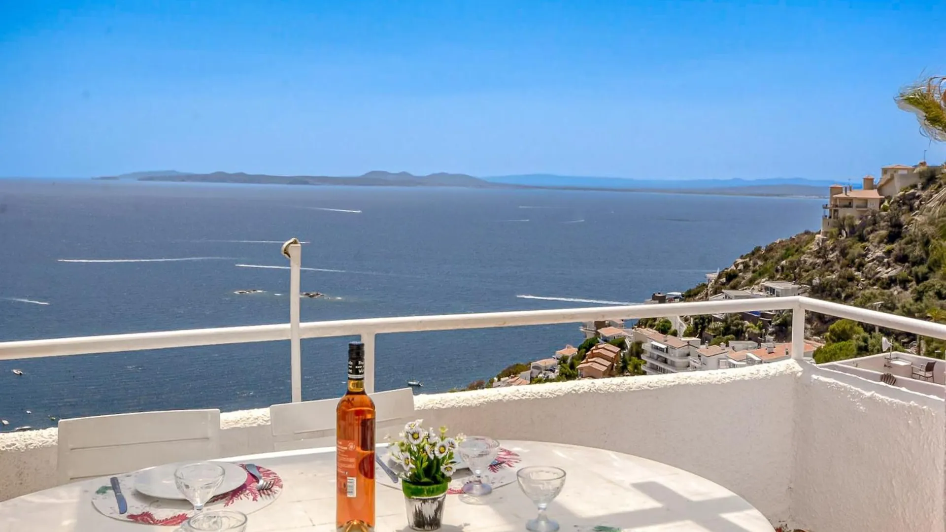 Apartment With Furnished Terrace Roses