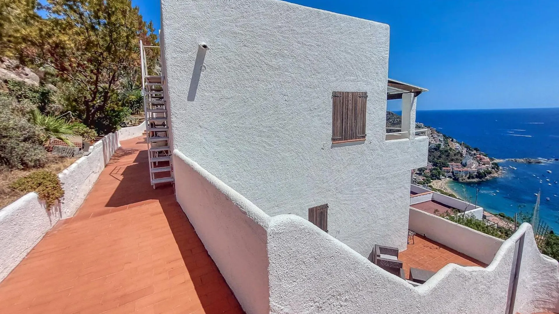 Apartment With Furnished Terrace Roses