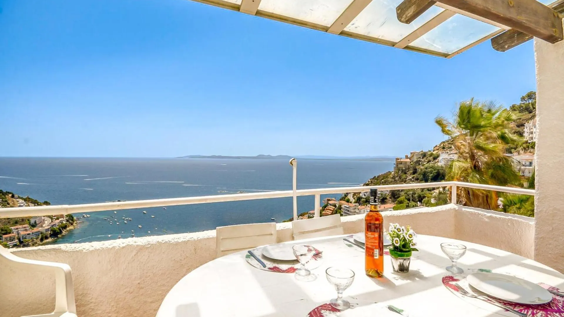 Apartment With Furnished Terrace Roses