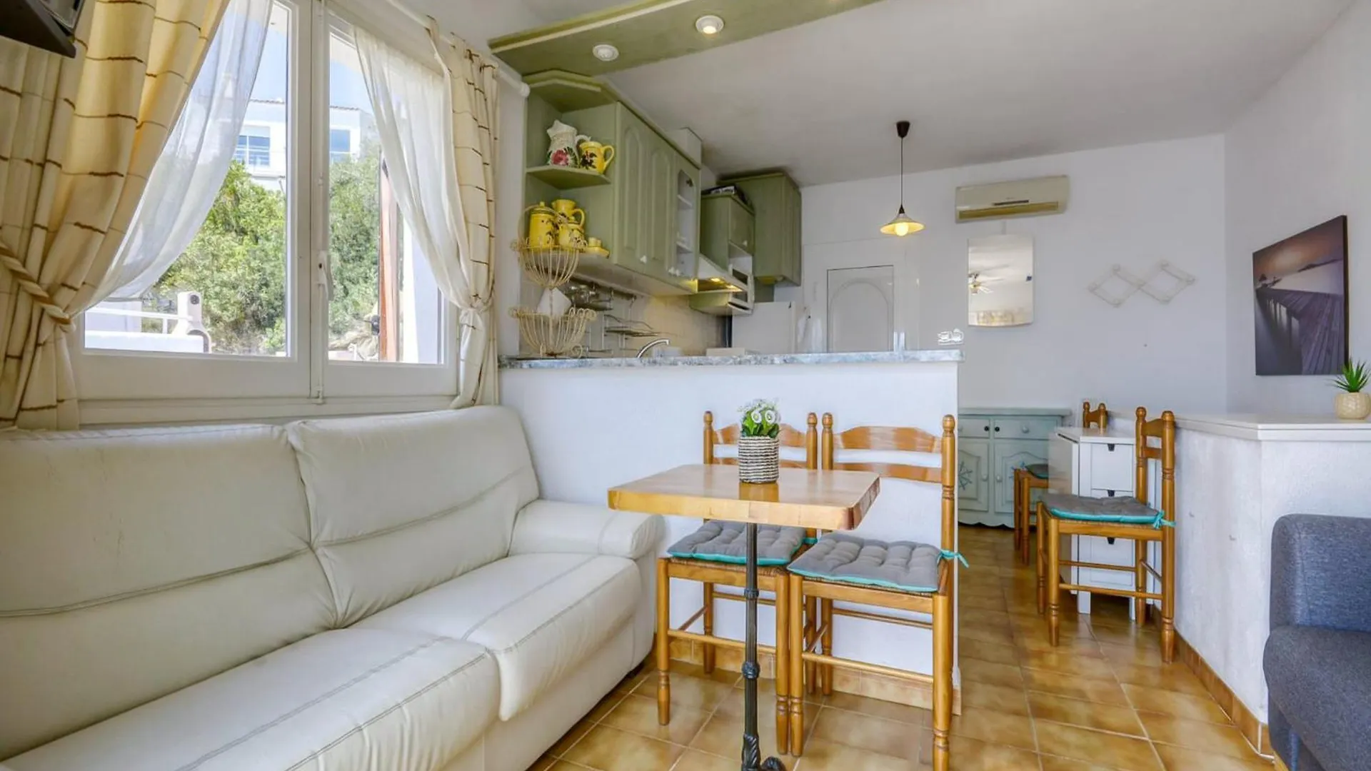 Apartment With Furnished Terrace Roses 0*,