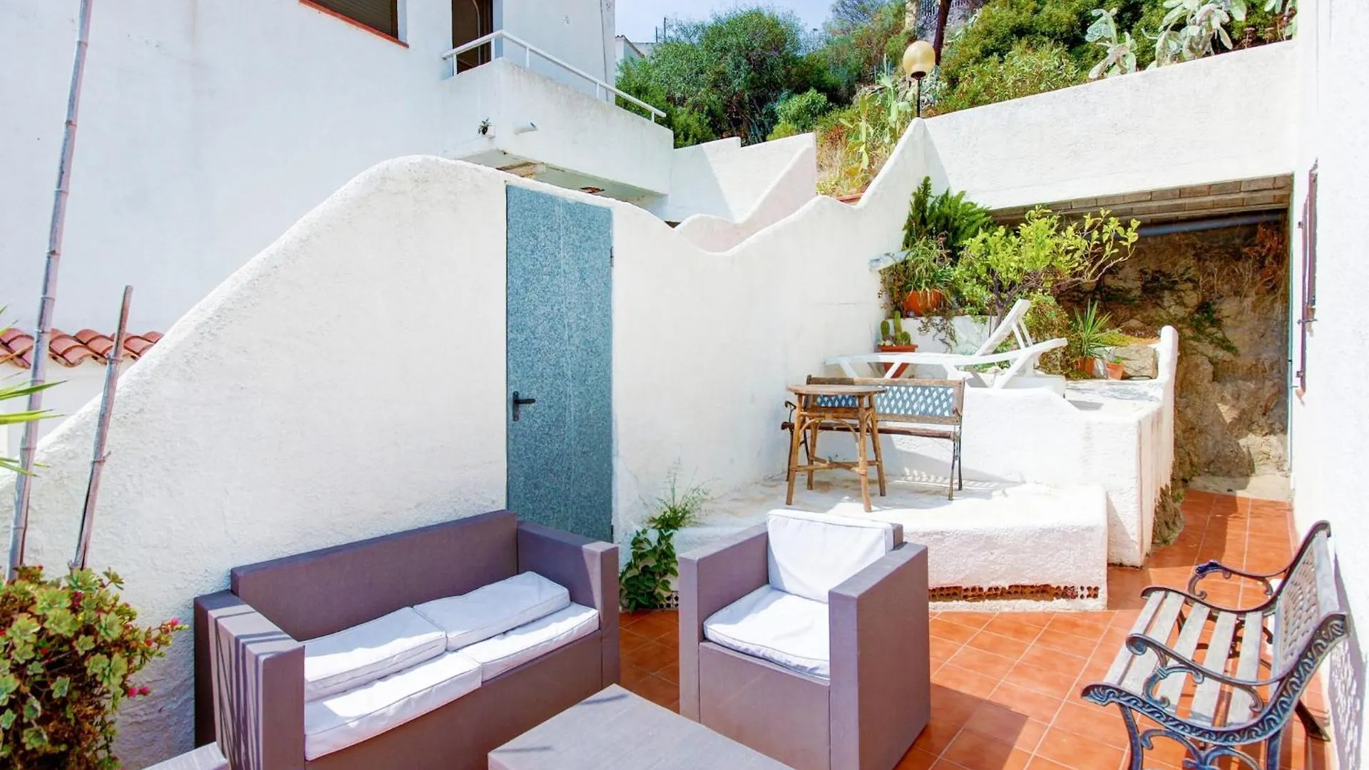 Apartment With Furnished Terrace Roses