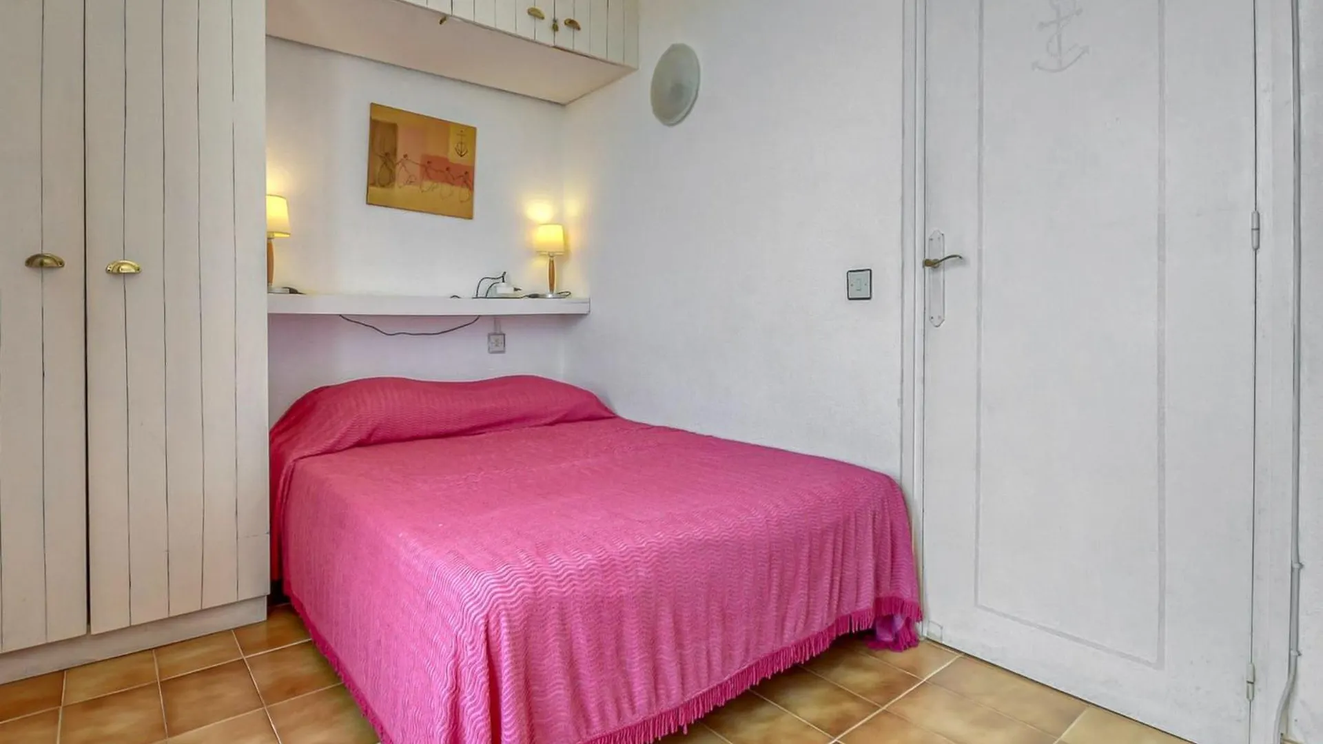 Apartment With Furnished Terrace Roses