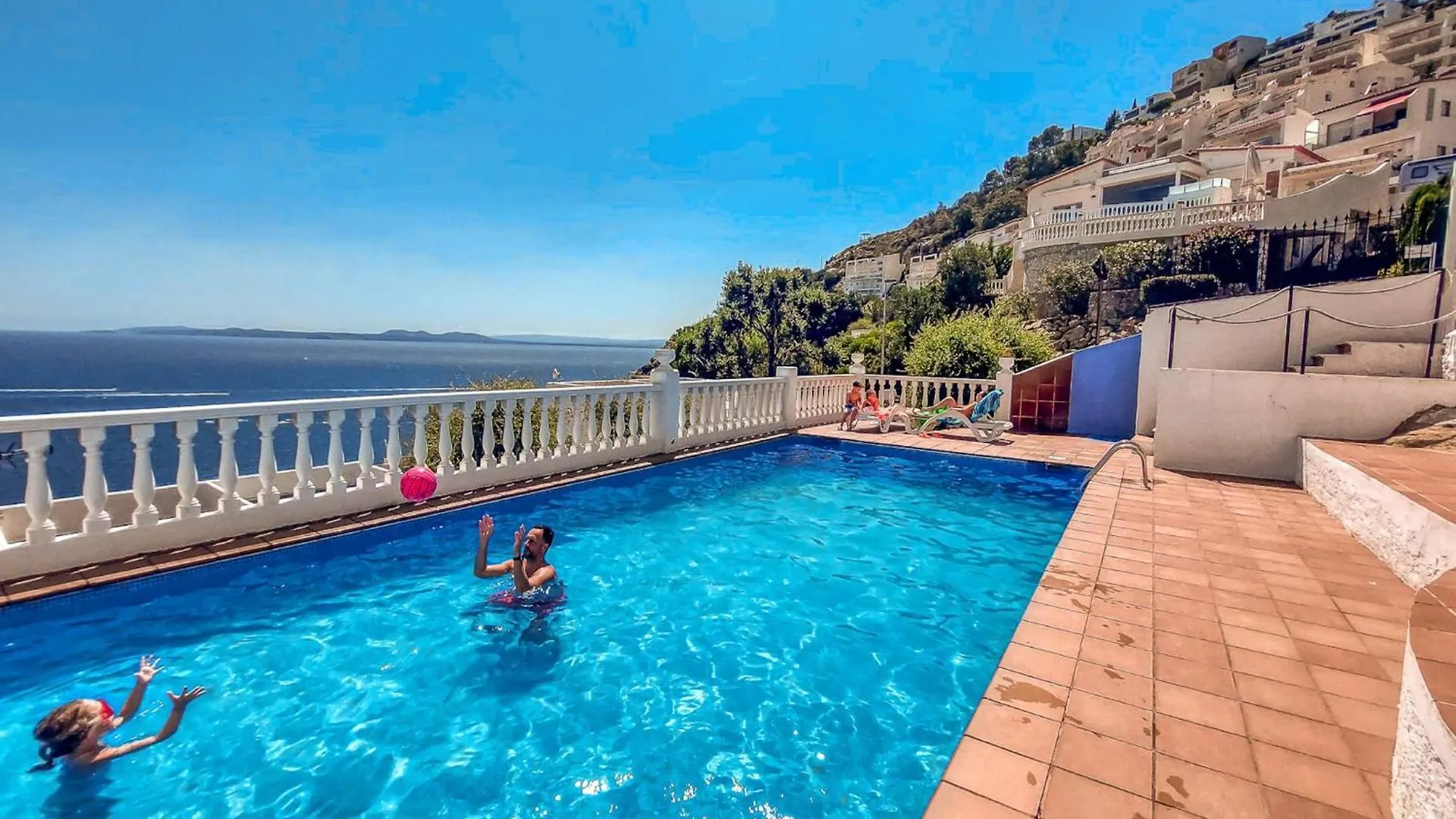 Apartment With Furnished Terrace Roses