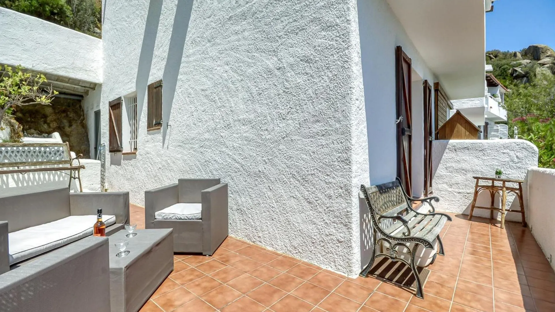 Apartment With Furnished Terrace Roses