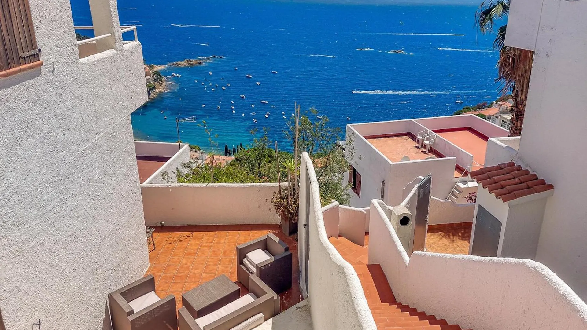 Apartment With Furnished Terrace Roses