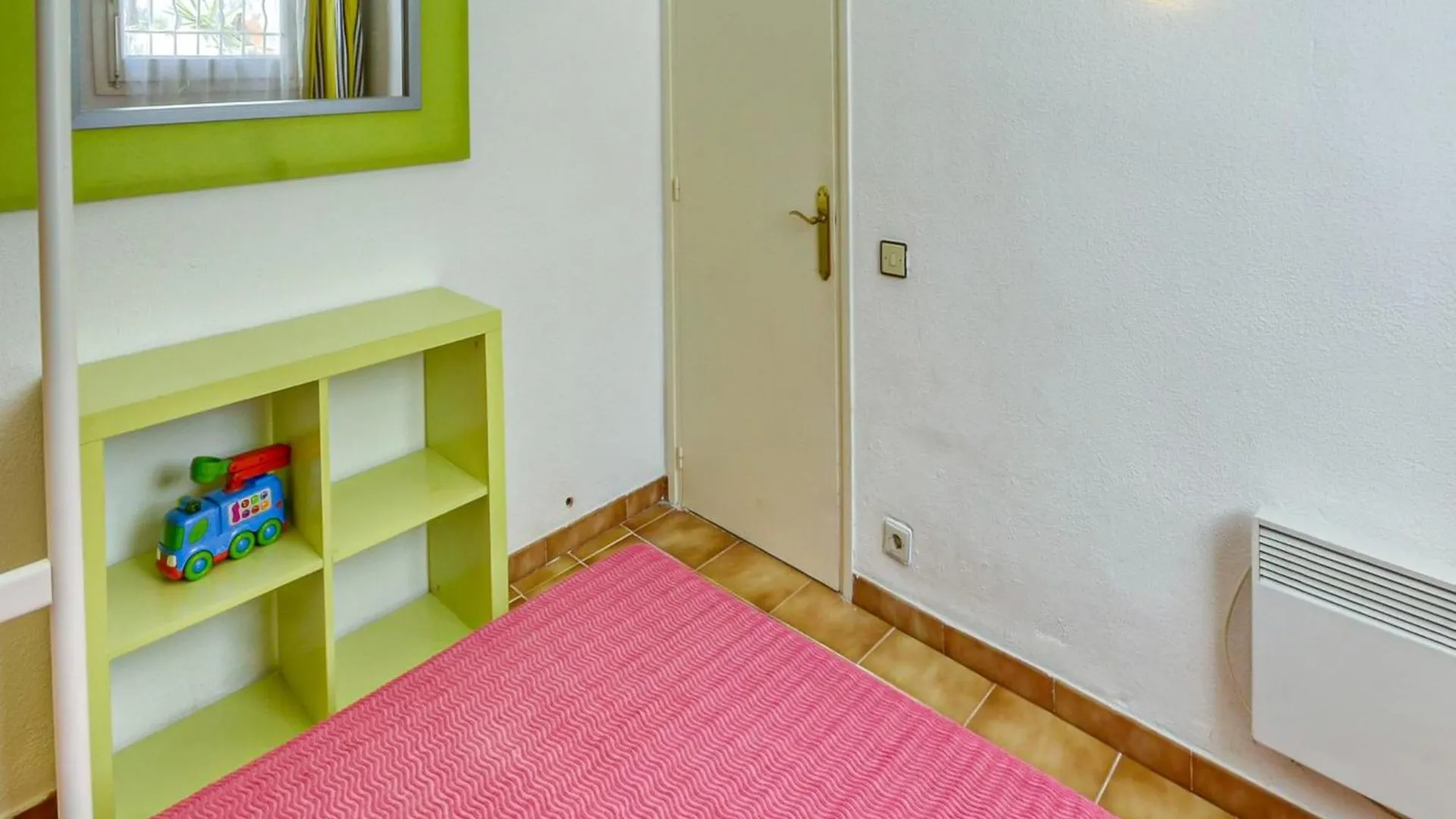 Apartment With Furnished Terrace Roses